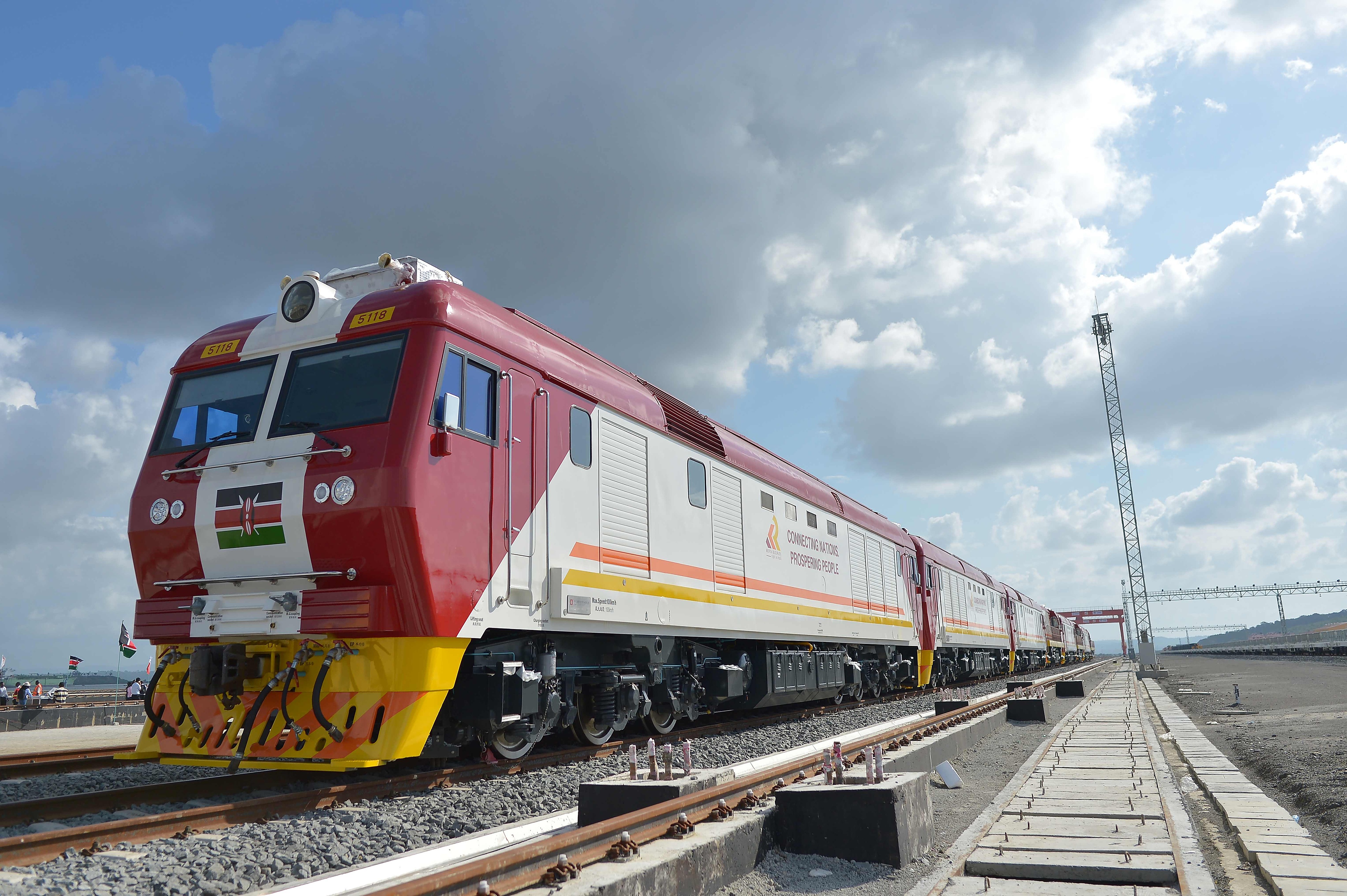 当地时间2017年5月30日,肯尼亚蒙巴萨,连接肯尼亚港口城市蒙巴萨和首都内罗毕的蒙内铁路正式竣工通车。