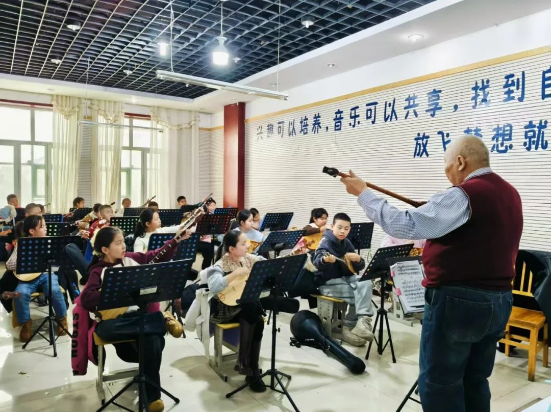 冬不拉.jpg 冬不拉.jpg